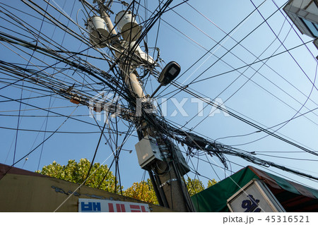 ぐちゃぐちゃの電線 45316521
