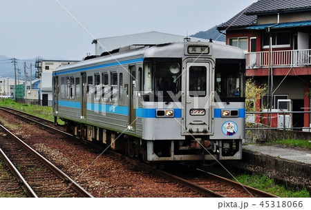 日下駅に入線する土讃線普通列車（1000形） 45318066
