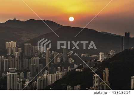 香港の朝　朝日　ビクトリアピーク 45318214