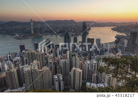 香港の朝　朝日　ビクトリアピーク 45318217