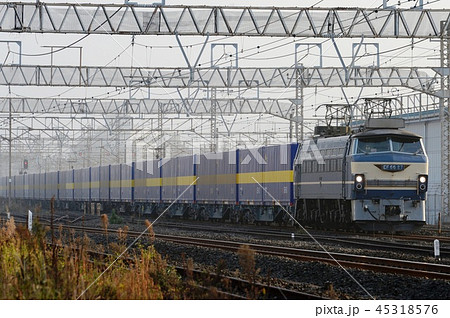 朝のEF66 45318576