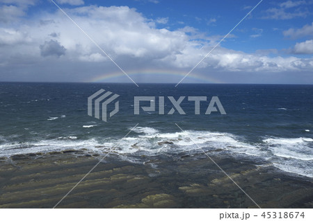能登半島禄剛﨑に架かる虹 能登半島禄剛﨑に架かる虹 45318674