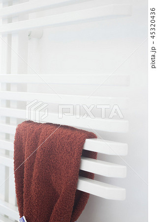 Bathroom towel heater display 45320436