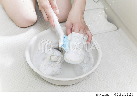 靴洗い 45321129