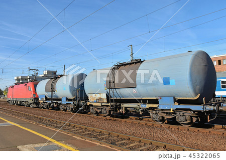 Freight train with oil transporter carriages Freight train with oil transporter carriages 45322065