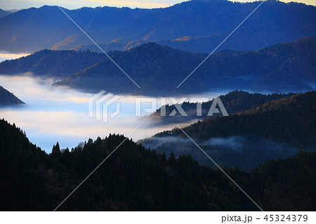 雲海の世界 45324379