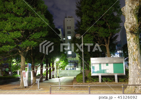 夜の調布市役所 45326092