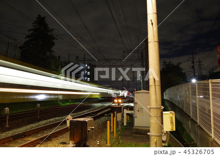 夜の西武多摩川線白糸台駅 45326705