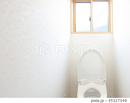 モデルハウス フタの空いているトイレ 45327349