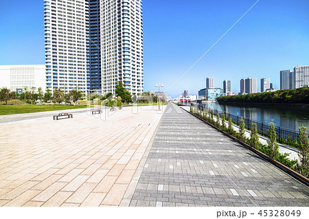 水辺の都市風景 45328049
