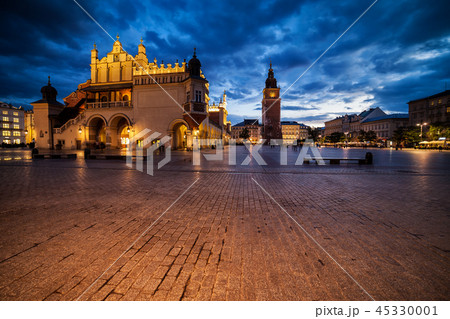 Old Town Square of Krakow in the Evening Old Town Square of Krakow in the Evening 45330001