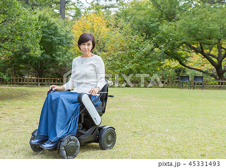 新型電動車椅子 負けない女子 散歩 新型電動車椅子 負けない女子 散歩 45331493