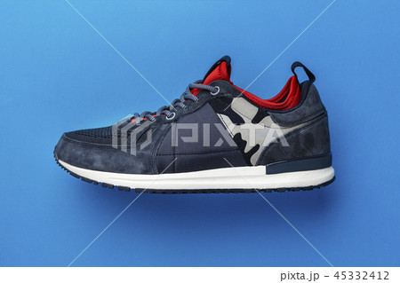 one male sneaker 45332412