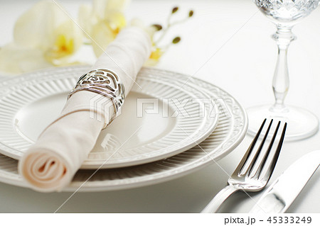 テーブルセッティング(イメージ) 45333249