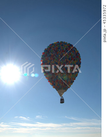 熱気球　太陽　光　風景　大空 45335972
