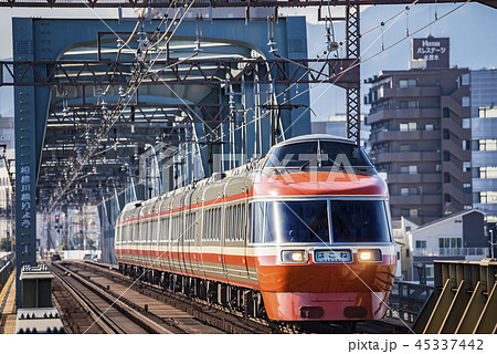 小田急線 特急ロマンスカー 7000形 Lse 厚木駅 の写真素材