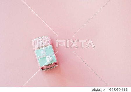 Pink toy retro model car delivering gift box Pink toy retro model car delivering gift box 45340411