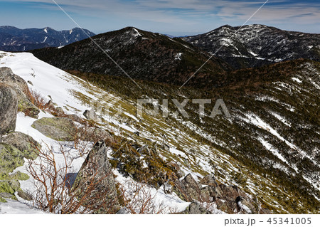 冬の金峰山から見る奥秩父主稜線 45341005