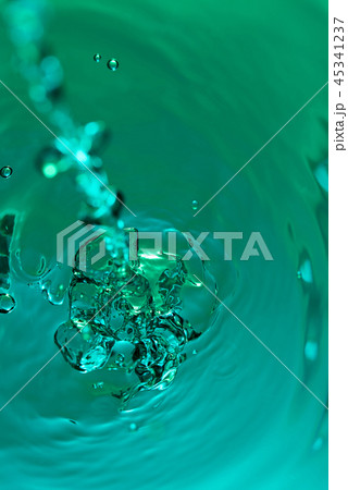 Green water splash 45341237