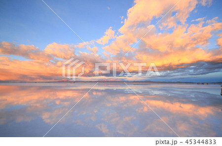 ウユニ塩湖  45344833