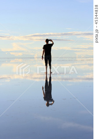 ウユニ塩湖  45344838