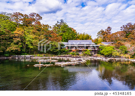 静岡県）三島市楽寿園 小浜池と楽寿館の写真素材 [45348165] - PIXTA