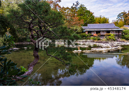 静岡県）三島市楽寿園 小浜池と楽寿館の写真素材 [45348174] - PIXTA