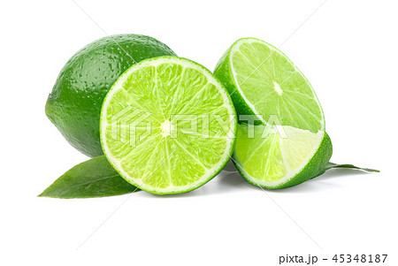 Limes with slices and leaves isolated o 45348187