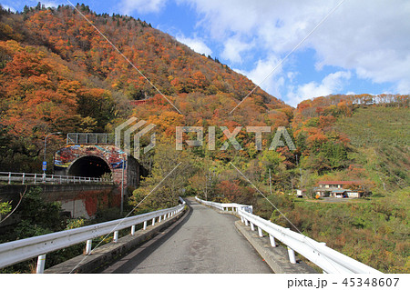 蒲原温泉付近から望む葛葉峠 蒲原温泉付近から望む葛葉峠 45348607