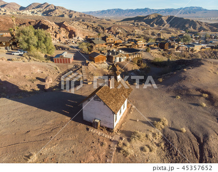 Old town of gold miners in the sunny desert Old town of gold miners in the sunny desert 45357652