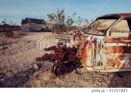 Abandoned town in the desert with rusty cars 45357885