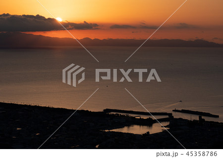 （静岡県）用宗港の夜明け 45358786