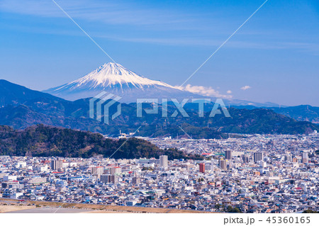 (静岡県)静岡市の街並みと富士山 朝 (静岡県)静岡市の街並みと富士山 朝 45360165