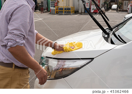 中年男性の洗車 45362466