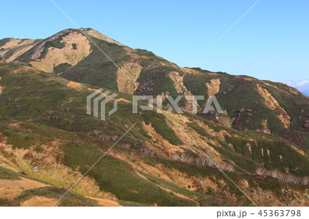 東北飯豊連峰 種蒔山稜線から切合小屋越しに飯豊山山頂を望む 東北飯豊連峰 種蒔山稜線から切合小屋越しに飯豊山山頂を望む 45363798
