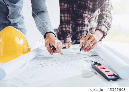 Engineer meeting for architectural project and wor Engineer meeting for architectural project and wor 45365903