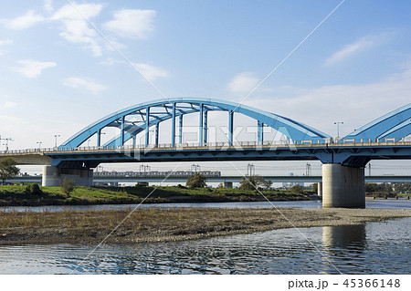 多摩川に架かる鉄橋 多摩川に架かる鉄橋 45366148