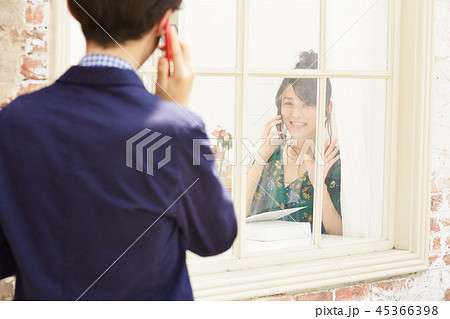 男女　デート 45366398