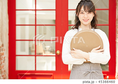 カフェ　女性　働く 45366460