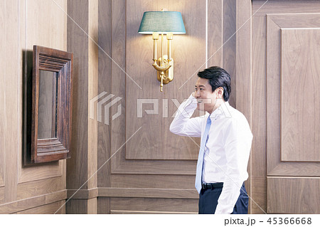 ビジネスマン 鏡 男 45366668