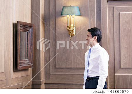 ビジネスマン 鏡 男 45366670