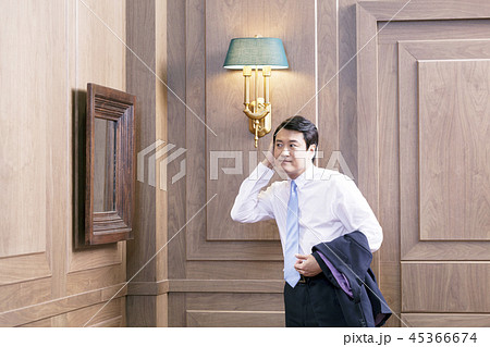 ビジネスマン 鏡 男 45366674