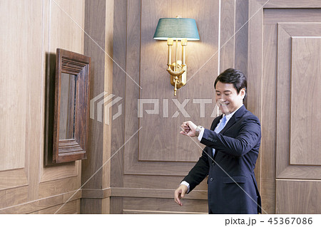 ビジネスマン 腕時計 時計 45367086