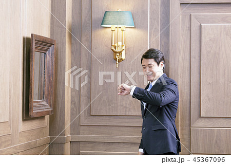 ビジネスマン 腕時計 時計 45367096