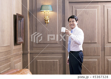 ビジネスマン 男 男性 45367328