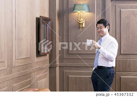 ビジネスマン 男 男性 45367332