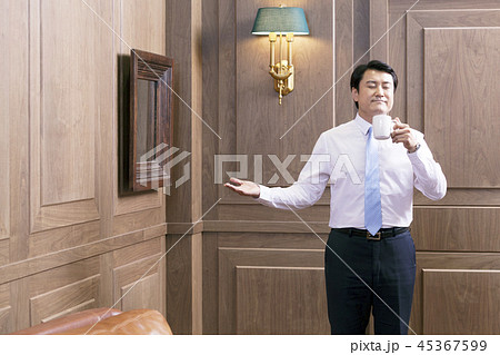 ビジネスマン 男 男性 45367599