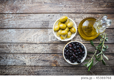 A set of olives and olive oil A set of olives and olive oil 45369768
