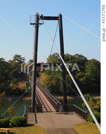 野岳大橋(長崎県:野岳湖:秋の行楽シーズン) 野岳大橋(長崎県:野岳湖:秋の行楽シーズン) 45371760