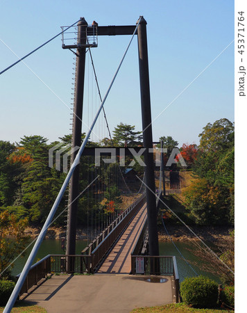 野岳大橋(長崎県:野岳湖:秋の行楽シーズン) 野岳大橋(長崎県:野岳湖:秋の行楽シーズン) 45371764